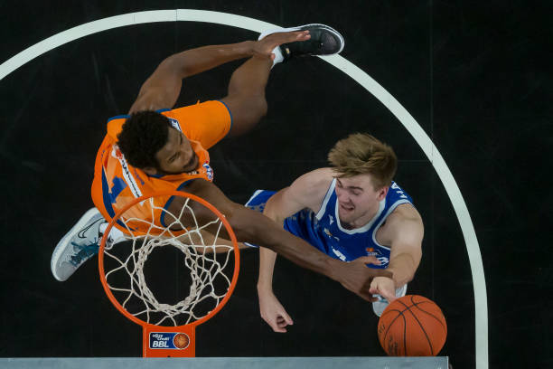 他陷入伤病 他陷入伤病